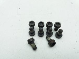 Gebruikte Bouten set Volvo XC40 (XZ) 2.0 T5 16V AWD Prijs € 25,00 Margeregeling aangeboden door Auto Demontage Elferink B.V.