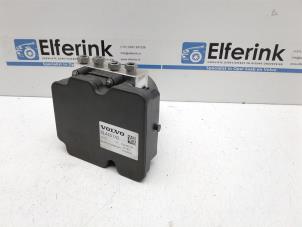 Gebruikte ABS Pomp Volvo XC40 (XZ) 2.0 T5 16V AWD Prijs € 275,00 Margeregeling aangeboden door Auto Demontage Elferink B.V.