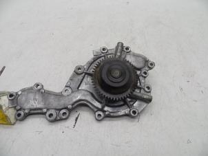 Gebruikte Waterpomp Saab 9-5 (YS3E) 3.0 TiD V6 24V Prijs € 25,00 Margeregeling aangeboden door Auto Demontage Elferink B.V.