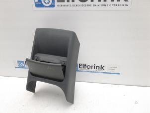 Gebruikte Asbak achter Saab 9-3 II (YS3F) 2.8 V6 24V Turbo Prijs € 25,00 Margeregeling aangeboden door Auto Demontage Elferink B.V.