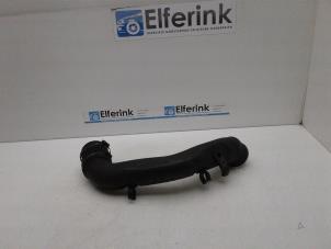 Gebruikte Intercooler Buis Saab 9-3 II (YS3F) 2.8 V6 24V Turbo Prijs € 40,00 Margeregeling aangeboden door Auto Demontage Elferink B.V.