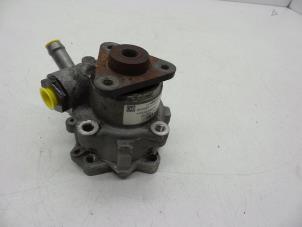 Gebruikte Servopomp Saab 9-5 (YS3E) 3.0 t V6 24V Prijs € 100,00 Margeregeling aangeboden door Auto Demontage Elferink B.V.