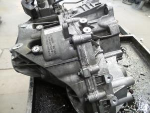 Gebruikte Versnellingsbak Volvo XC60 I (DZ) 2.0 D4 16V Prijs € 625,00 Margeregeling aangeboden door Auto Demontage Elferink B.V.