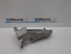 Gebruikte Motorsteun Volvo V40 Cross Country (MZ) 1.5 T3 16V Geartronic Prijs € 25,00 Margeregeling aangeboden door Auto Demontage Elferink B.V.