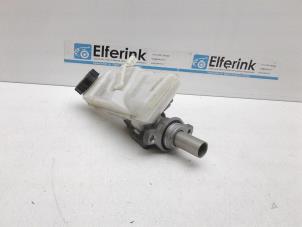 Gebruikte Hoofdremcilinder Volvo V40 Cross Country (MZ) 1.5 T3 16V Geartronic Prijs € 50,00 Margeregeling aangeboden door Auto Demontage Elferink B.V.