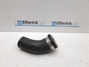 Gebruikte Intercooler Slang Volvo V40 Cross Country (MZ) 1.5 T3 16V Geartronic Prijs € 25,00 Margeregeling aangeboden door Auto Demontage Elferink B.V.