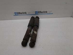Gebruikte Schokbreker set Opel Astra H (L48) 1.7 CDTi 16V Prijs € 25,00 Margeregeling aangeboden door Auto Demontage Elferink B.V.