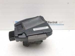 Gebruikte Head-up display Saab 9-5 (YS3G) 2.8 T XWD V6 24V Prijs € 200,00 Margeregeling aangeboden door Auto Demontage Elferink B.V.