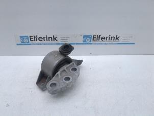 Gebruikte Motorsteun Opel Corsa E 1.3 CDTi 16V ecoFLEX Prijs € 25,00 Margeregeling aangeboden door Auto Demontage Elferink B.V.