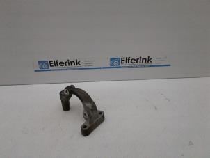 Gebruikte Motorsteun Saab 9-5 (YS3G) 2.8 T XWD V6 24V Prijs € 25,00 Margeregeling aangeboden door Auto Demontage Elferink B.V.