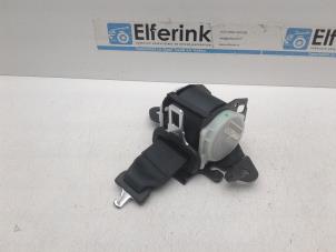 Gebruikte Veiligheidsgordel midden-achter Opel Agila (B) 1.2 16V Prijs € 30,00 Margeregeling aangeboden door Auto Demontage Elferink B.V.