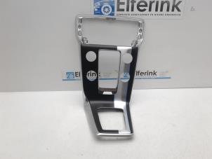 Gebruikte Dashboard sierlijst Volvo V40 (MV) 2.0 D4 16V Prijs € 75,00 Margeregeling aangeboden door Auto Demontage Elferink B.V.