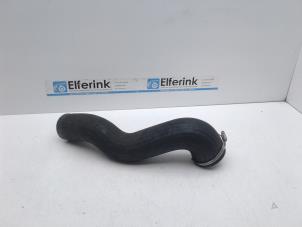 Gebruikte Intercooler Slang Volvo XC90 I 2.4 D5 20V Prijs € 25,00 Margeregeling aangeboden door Auto Demontage Elferink B.V.
