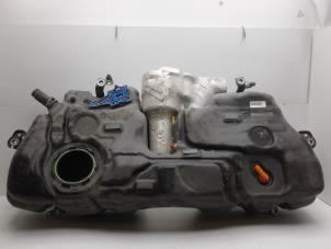 Gebruikte Brandstoftank Volvo XC90 II 2.0 T6 16V AWD Prijs € 250,00 Margeregeling aangeboden door Auto Demontage Elferink B.V.