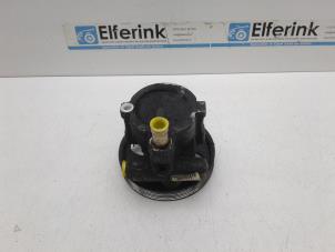 Gebruikte Stuurpomp Opel Vivaro 1.9 DTI 16V Prijs € 75,00 Margeregeling aangeboden door Auto Demontage Elferink B.V.