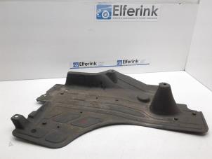 Gebruikte Beschermplaat bodem Volvo XC70 (BZ) 2.4 D 20V AWD Prijs € 25,00 Margeregeling aangeboden door Auto Demontage Elferink B.V.