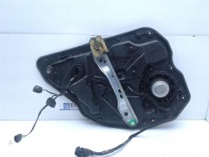 Gebruikte Raammechaniek 4Deurs rechts-achter Volvo XC70 (BZ) 2.4 D 20V AWD Prijs € 50,00 Margeregeling aangeboden door Auto Demontage Elferink B.V.