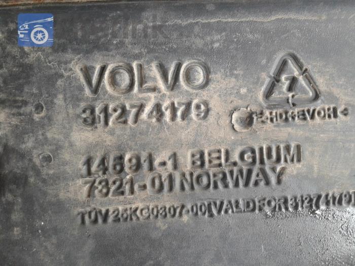 Brandstoftank van een Volvo XC90 I 2.4 D5 20V 2010