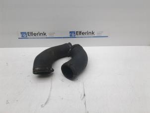 Gebruikte Intercooler Slang Volvo 940 I Estate 2.3i (LPT) Polar Prijs € 50,00 Margeregeling aangeboden door Auto Demontage Elferink B.V.