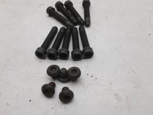 Gebruikte Bouten set Volvo XC90 II 2.0 T8 16V Twin Engine AWD Prijs € 25,00 Margeregeling aangeboden door Auto Demontage Elferink B.V.