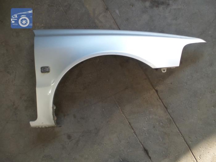 Front wing, right Volvo V40