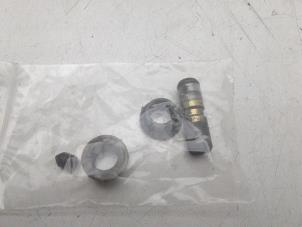 Gebruikte Bouten set Volvo 240/245 240 Polar Prijs € 25,00 Margeregeling aangeboden door Auto Demontage Elferink B.V.