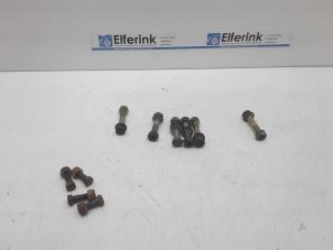 Gebruikte Bouten set Volvo 240/245 240 Polar Prijs € 25,00 Margeregeling aangeboden door Auto Demontage Elferink B.V.