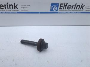 Gebruikte Krukas tandwiel bout Volvo V60 I (FW/GW) 1.6 T3 16V Prijs € 25,00 Margeregeling aangeboden door Auto Demontage Elferink B.V.