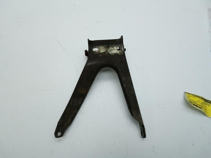 Gebruikte Motorrubber Saab 900 I Combi Coupé 2.0 i Prijs € 25,00 Margeregeling aangeboden door Auto Demontage Elferink B.V.