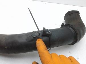 Gebruikte Intercooler Buis Volvo V60 I (FW/GW) 2.4 D6 20V Plug-in Hybrid AWD Prijs € 25,00 Margeregeling aangeboden door Auto Demontage Elferink B.V.