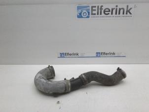 Gebruikte Intercooler Buis Saab 9-3 II (YS3F) 2.8 V6 24V Turbo Prijs € 65,00 Margeregeling aangeboden door Auto Demontage Elferink B.V.