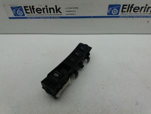 Gebruikte Schakelaar handrem Saab 9-5 (YS3G) 2.0 TiD 16V Prijs € 25,00 Margeregeling aangeboden door Auto Demontage Elferink B.V.