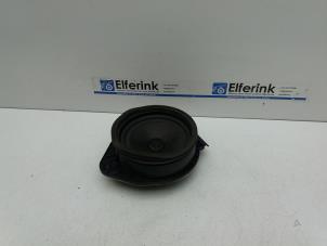 Gebruikte Speaker Saab 9-5 (YS3G) 2.0 TiD 16V Prijs € 25,00 Margeregeling aangeboden door Auto Demontage Elferink B.V.