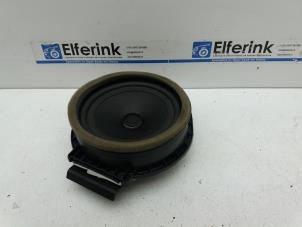 Gebruikte Speaker Saab 9-5 (YS3G) 2.0 TiD 16V Prijs € 25,00 Margeregeling aangeboden door Auto Demontage Elferink B.V.