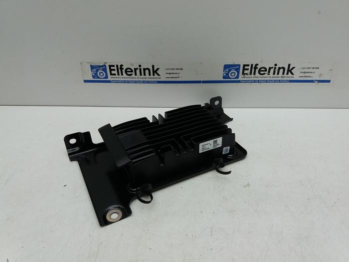 Radio versterker Lynk & Co 01