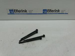 Gebruikte Bouten set Volvo S60 I (RS/HV) 2.4 D5 20V Prijs € 25,00 Margeregeling aangeboden door Auto Demontage Elferink B.V.