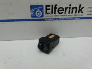 Gebruikte Schakelaar Koplamp Ihv Saab 9-5 Estate (YS3E) 2.0t 16V Prijs € 25,00 Margeregeling aangeboden door Auto Demontage Elferink B.V.