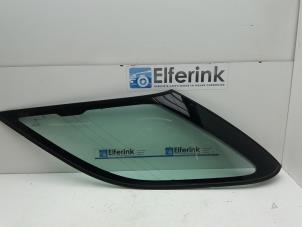 Gebruikte Extra Ruit 4Deurs links-achter Saab 9-5 Estate (YS3E) 2.0t 16V Prijs € 100,00 Margeregeling aangeboden door Auto Demontage Elferink B.V.