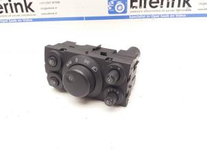 Gebruikte Licht Schakelaar Opel Astra H (L48) 1.4 16V Twinport Prijs € 25,00 Margeregeling aangeboden door Auto Demontage Elferink B.V.