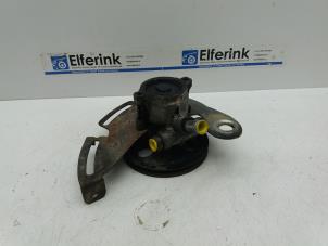 Gebruikte Pomp Servo Saab 900 I Combi Coupé 2.0 i 16V Prijs € 75,00 Margeregeling aangeboden door Auto Demontage Elferink B.V.