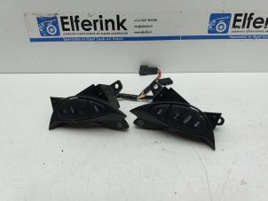 Gebruikte Radiobediening Stuur Saab 9-5 Estate (YS3E) 2.3t 16V Prijs € 25,00 Margeregeling aangeboden door Auto Demontage Elferink B.V.