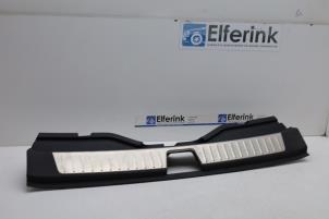 Gebruikte Bekleding achterinstap Lynk &amp; Co 01 1.5 Prijs € 40,00 Margeregeling aangeboden door Auto Demontage Elferink B.V.