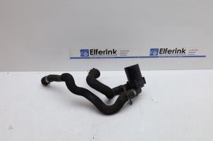 Gebruikte Extra waterpomp Volvo S80 (AR/AS) 2.0 D4 16V Prijs € 25,00 Margeregeling aangeboden door Auto Demontage Elferink B.V.