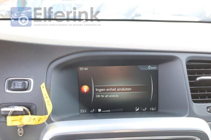 Display Interieur van een Volvo V60 I (FW/GW) 2.0 D4 16V 2017