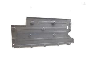 Gebruikte Beschermplaat bodem Lynk &amp; Co 01 1.5 PHEV Prijs € 75,00 Margeregeling aangeboden door Auto Demontage Elferink B.V.