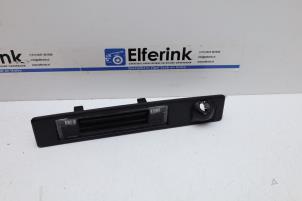 Gebruikte Handgreep Achterklep Lynk &amp; Co 01 1.5 PHEV Prijs € 80,00 Margeregeling aangeboden door Auto Demontage Elferink B.V.