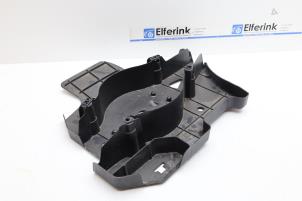 Gebruikte Bodem beschermplaat Lynk &amp; Co 01 1.5 PHEV Prijs € 25,00 Margeregeling aangeboden door Auto Demontage Elferink B.V.