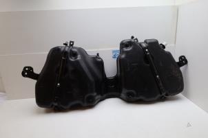 Gebruikte Tank Volvo V90 II (PW) 2.0 B5 Mild Hybrid Geartronic 16V Prijs € 250,00 Margeregeling aangeboden door Auto Demontage Elferink B.V.