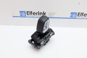 Gebruikte Versnellingspook Volvo V90 II (PW) 2.0 B5 Mild Hybrid Geartronic 16V Prijs € 75,00 Margeregeling aangeboden door Auto Demontage Elferink B.V.