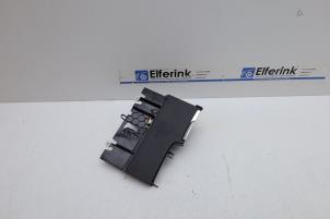 Gebruikte Opbergvak Volvo V90 II (PW) 2.0 B5 Mild Hybrid Geartronic 16V Prijs € 40,00 Margeregeling aangeboden door Auto Demontage Elferink B.V.